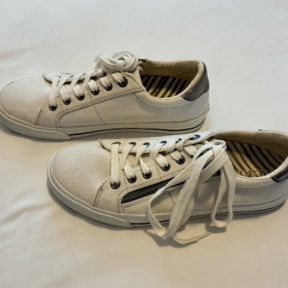 TAOS Women's Z Soul Sneakers - White/Pewter - Size 10 - Like new - Picture 2 of 6